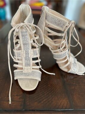 Vince Camuto Rhinestone Cage Stiletto Heels Cream Ivory Suede Lace-Up Size 8